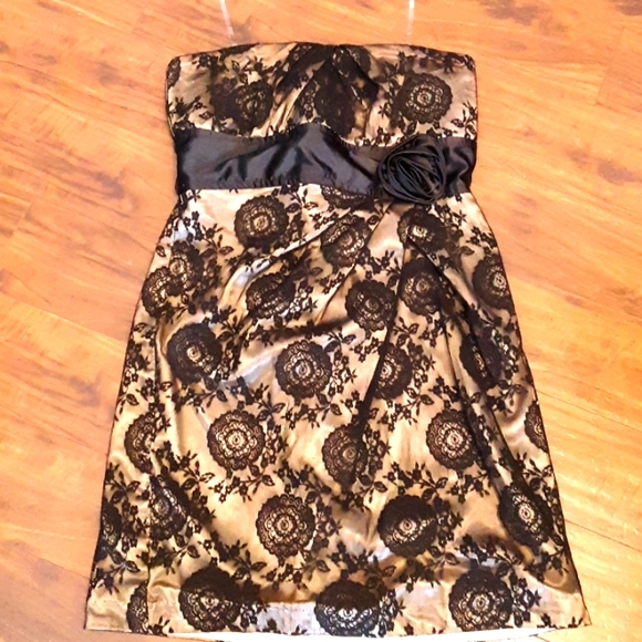 Dresses & Skirts - Womens dress sz medium